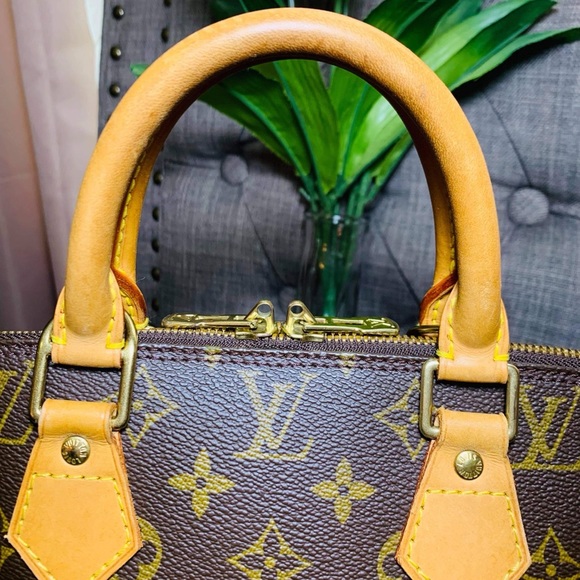 Louis Vuitton Handbags - 🌼Authentic Louis Vuitton Alma PM 🌼